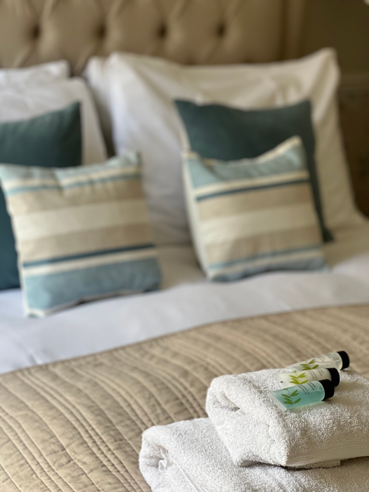 Guest linen and toiletries at Castlegate House