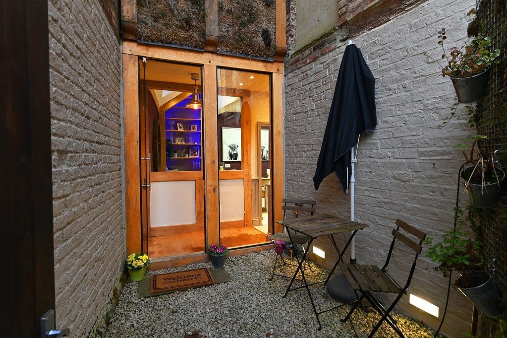 Private courtyard at Castlegate House